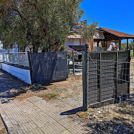 בית נופש Summer House Rocinante 1 Vromerí