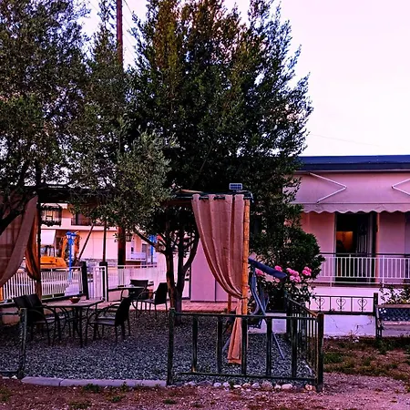 Summer House Rocinante 1 בית נופש *