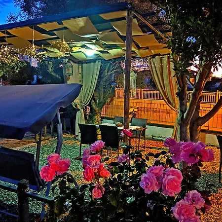 Summer House Rocinante